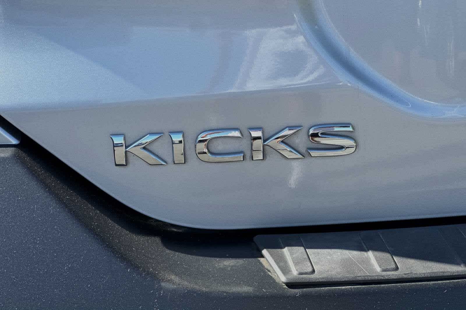 2020 Nissan Kicks SR 13