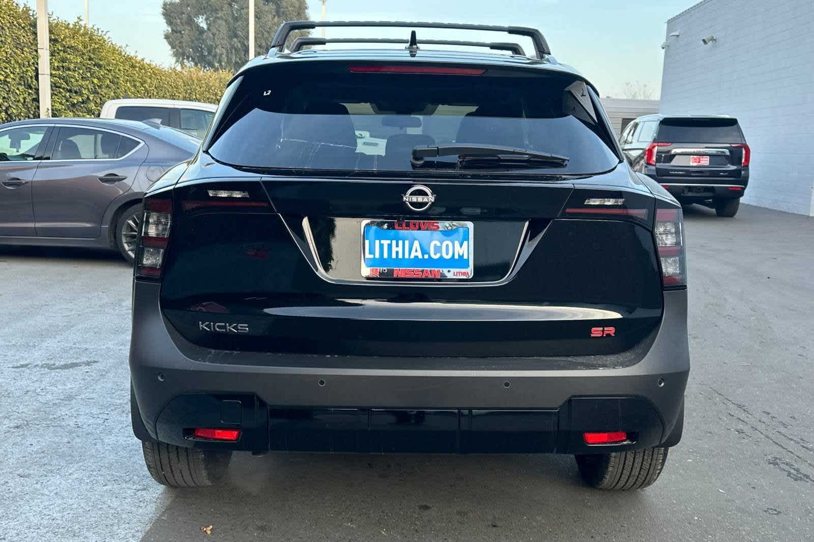 2025 Nissan Kicks SR 8