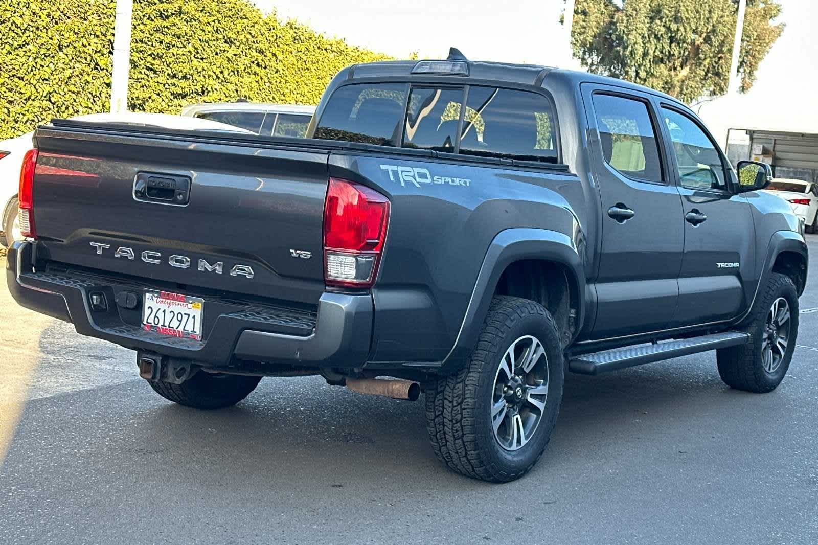 2016 Toyota Tacoma TRD Sport 2WD Double Cab V6 AT 3