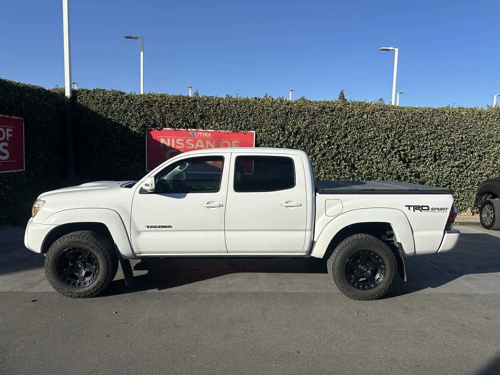 2015 Toyota Tacoma PreRunner 2WD Double Cab V6 AT 12