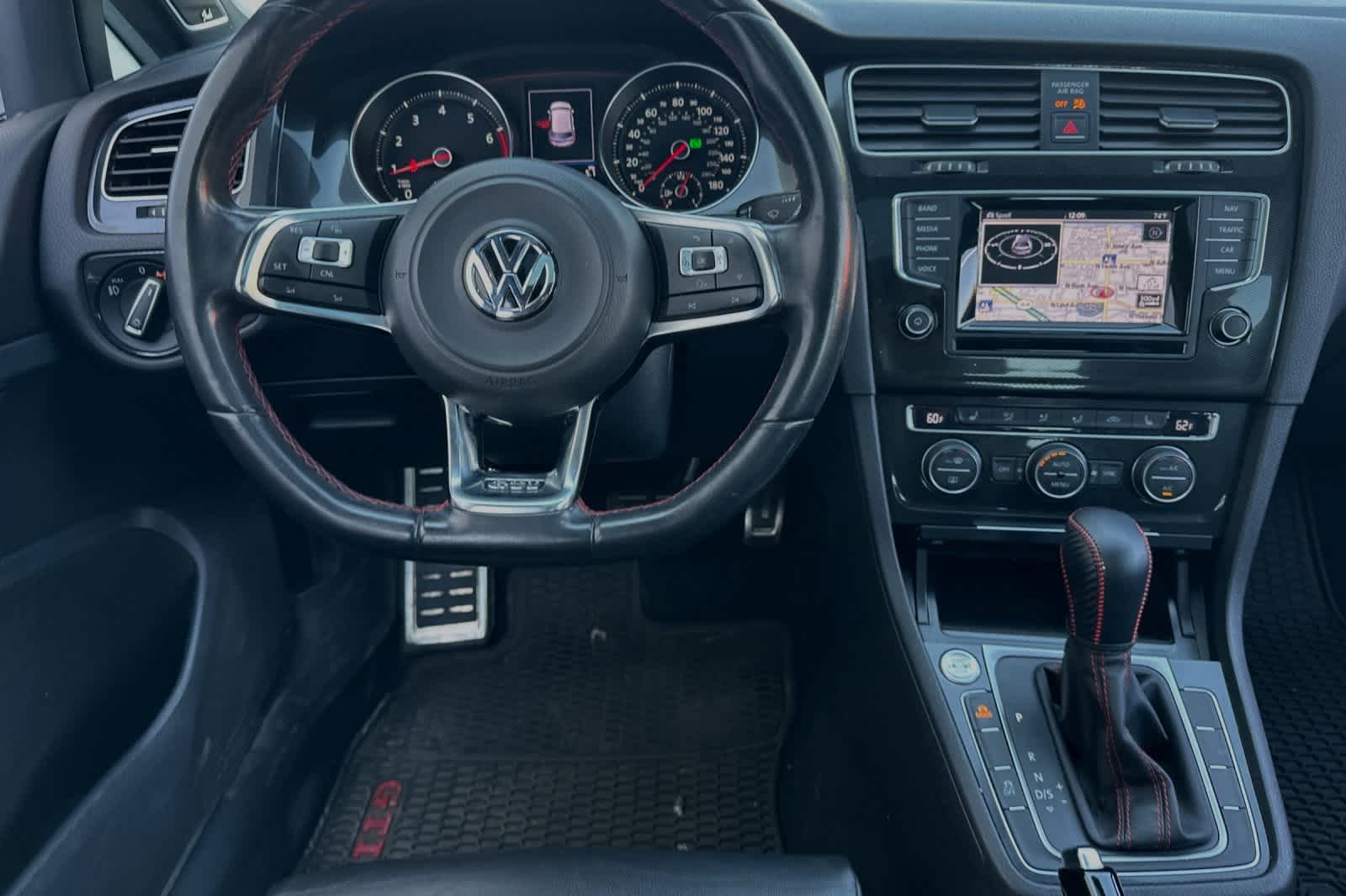 2015 Volkswagen Golf GTI Autobahn 16