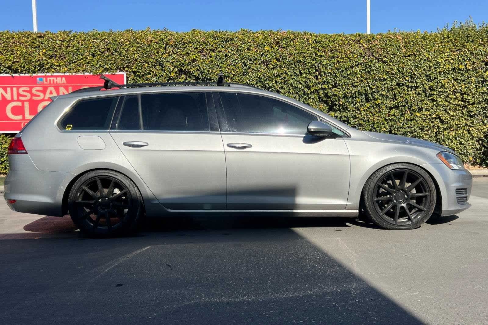 2015 Volkswagen Golf SportWagen TDI S 9