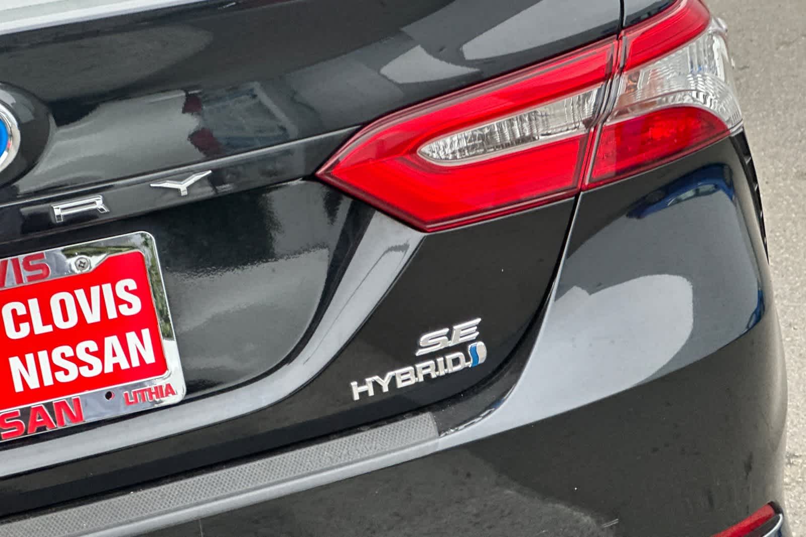 2019 Toyota Camry Hybrid SE 13