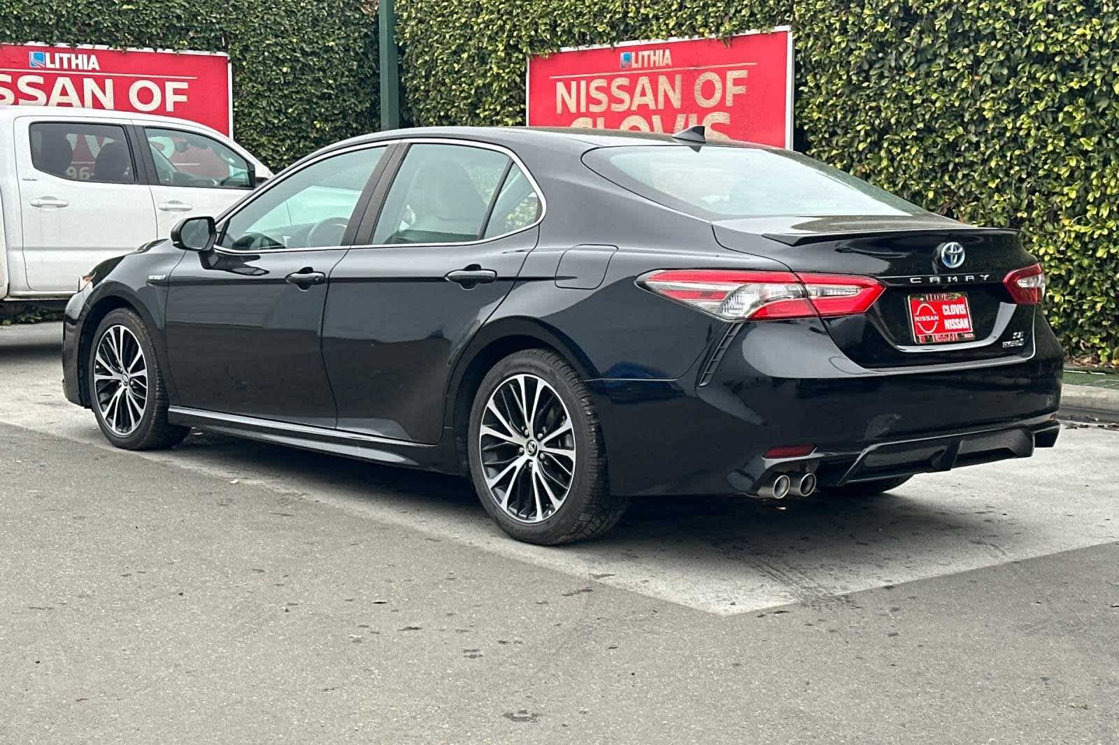 2019 Toyota Camry Hybrid SE 7