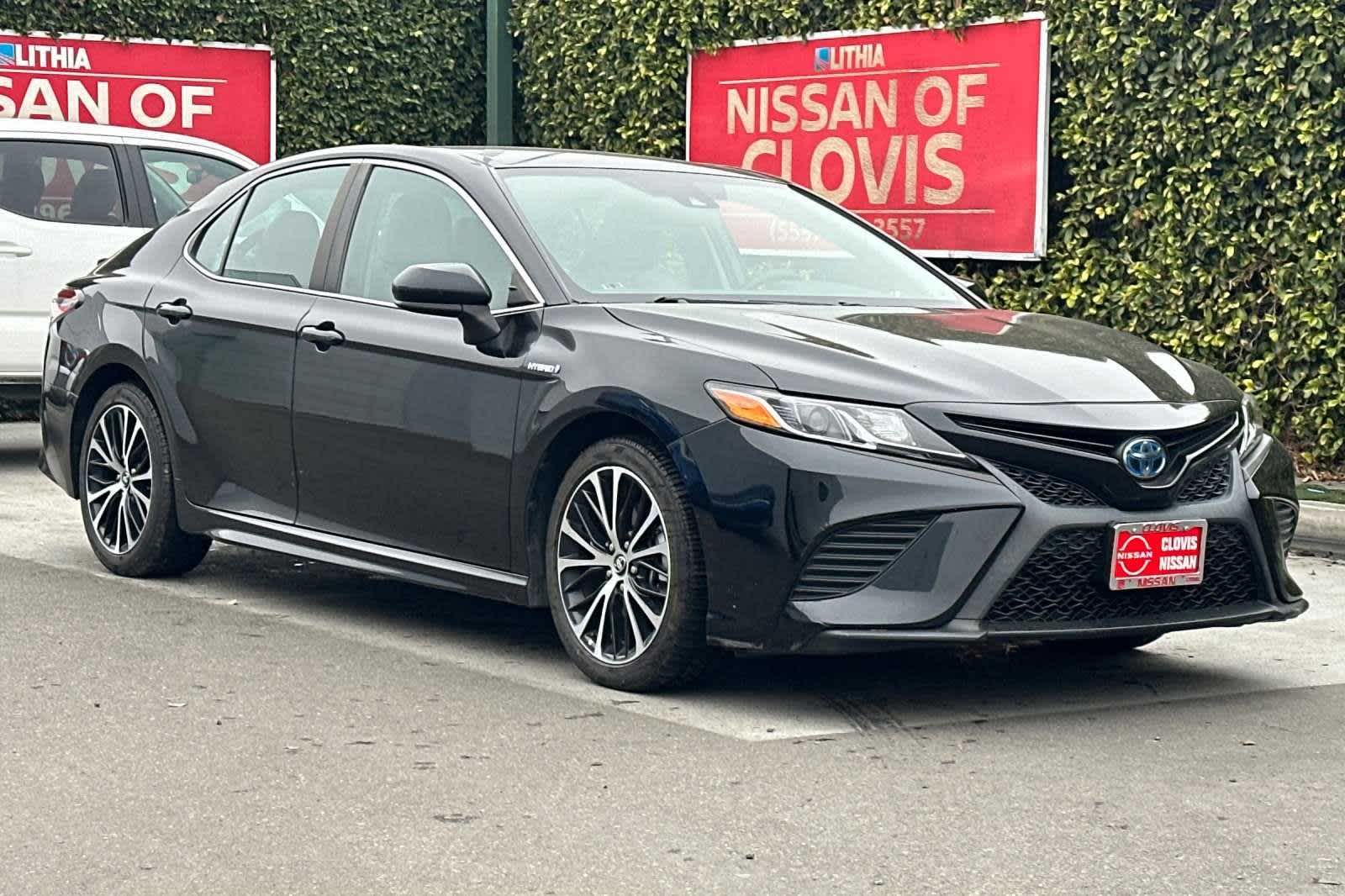 2019 Toyota Camry Hybrid SE 10