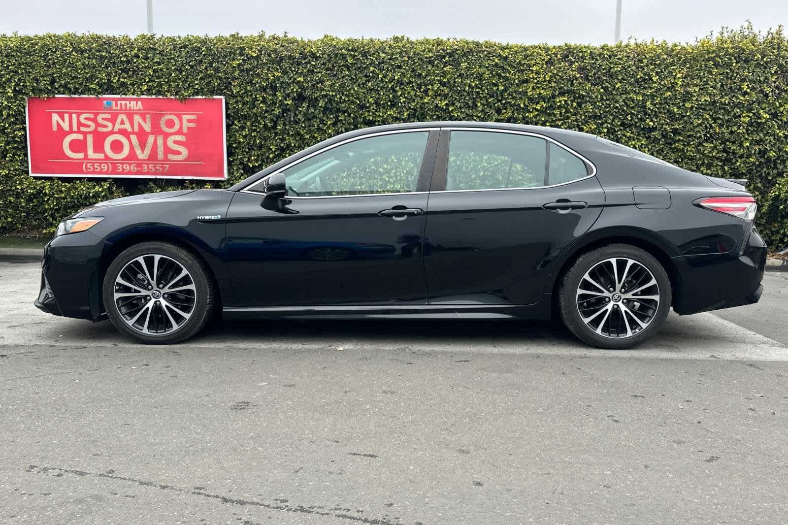 2019 Toyota Camry Hybrid SE 6