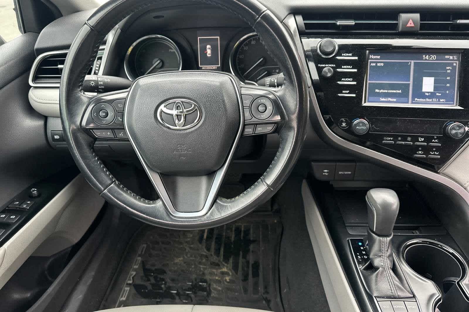 2019 Toyota Camry Hybrid SE 17