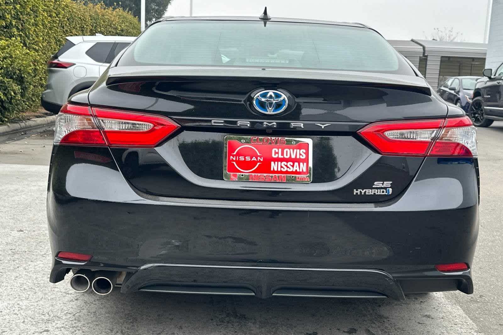 2019 Toyota Camry Hybrid SE 8