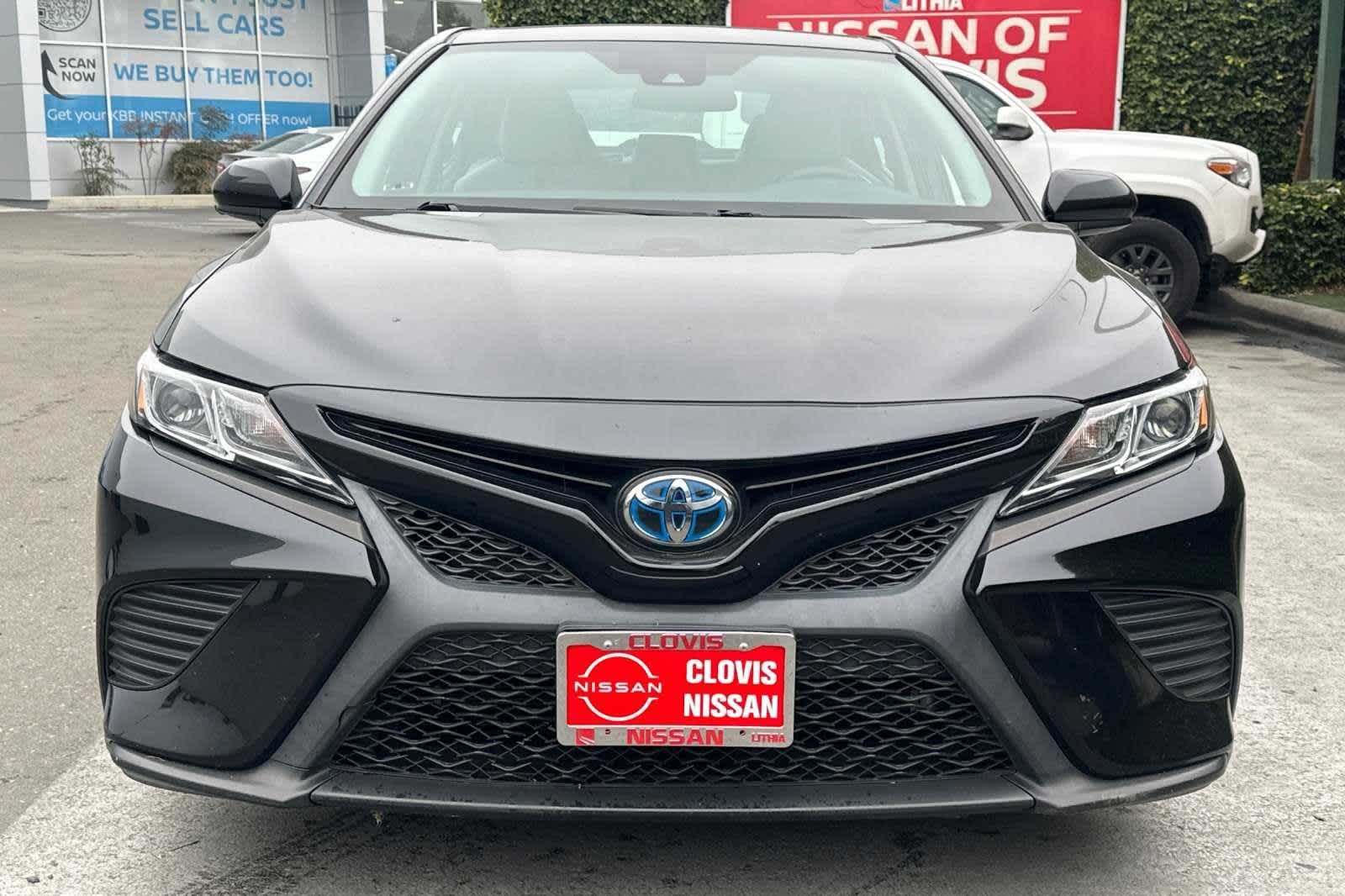 2019 Toyota Camry Hybrid SE 11