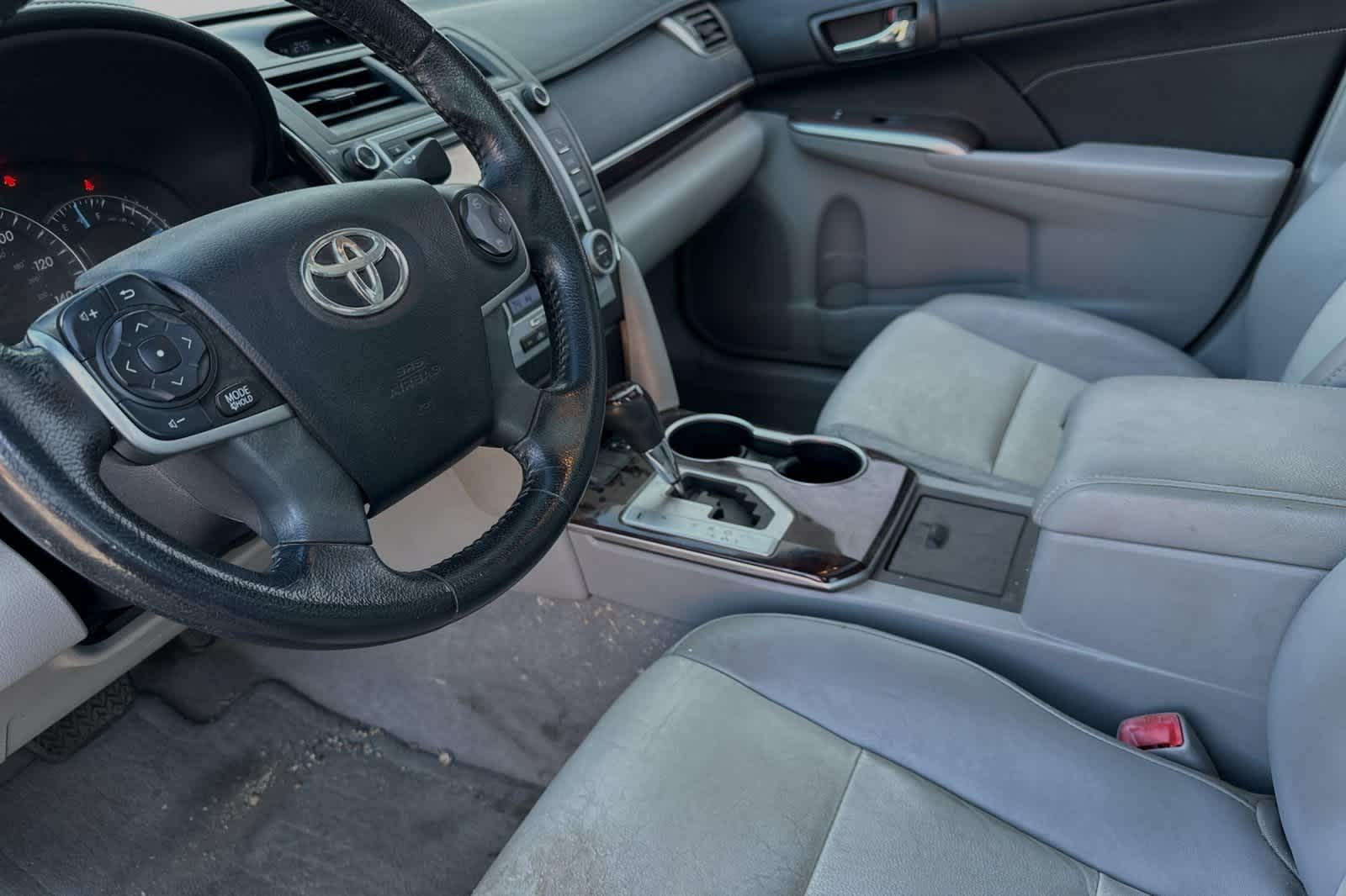 2013 Toyota Camry XLE 14