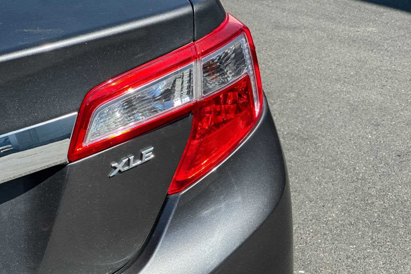 2013 Toyota Camry XLE 13