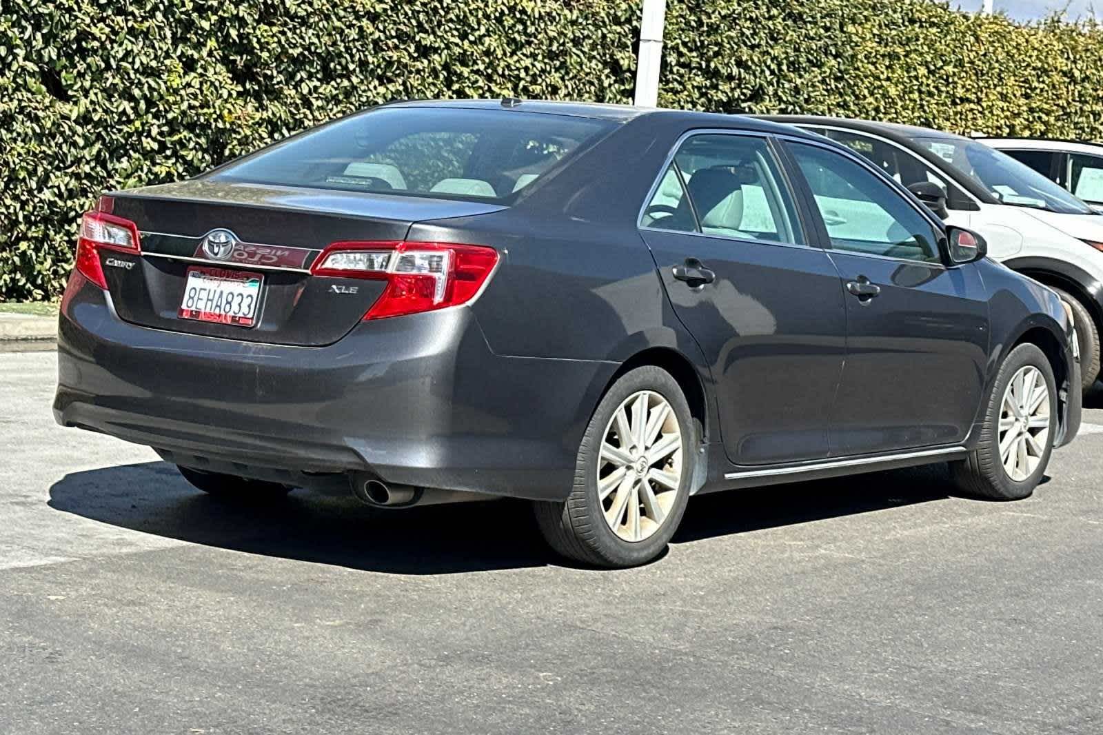 2013 Toyota Camry XLE 3