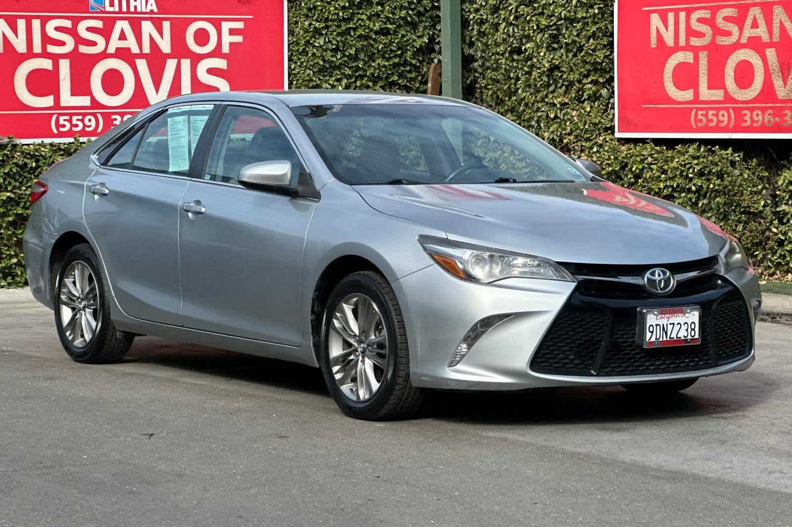 2017 Toyota Camry SE 10