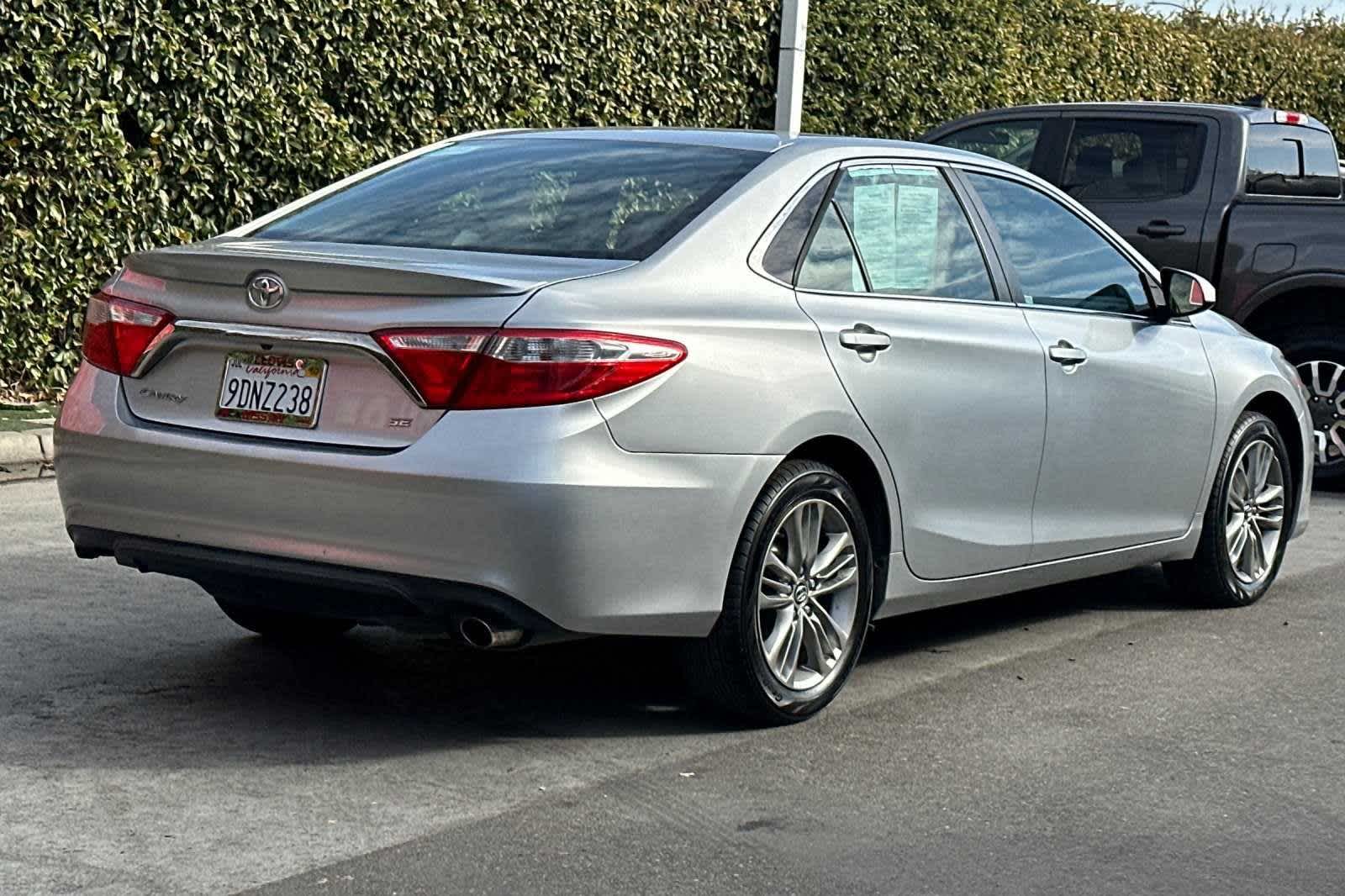 2017 Toyota Camry SE 3