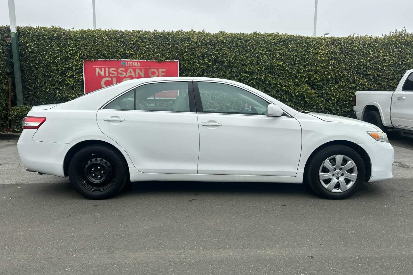 2011 Toyota Camry LE 9