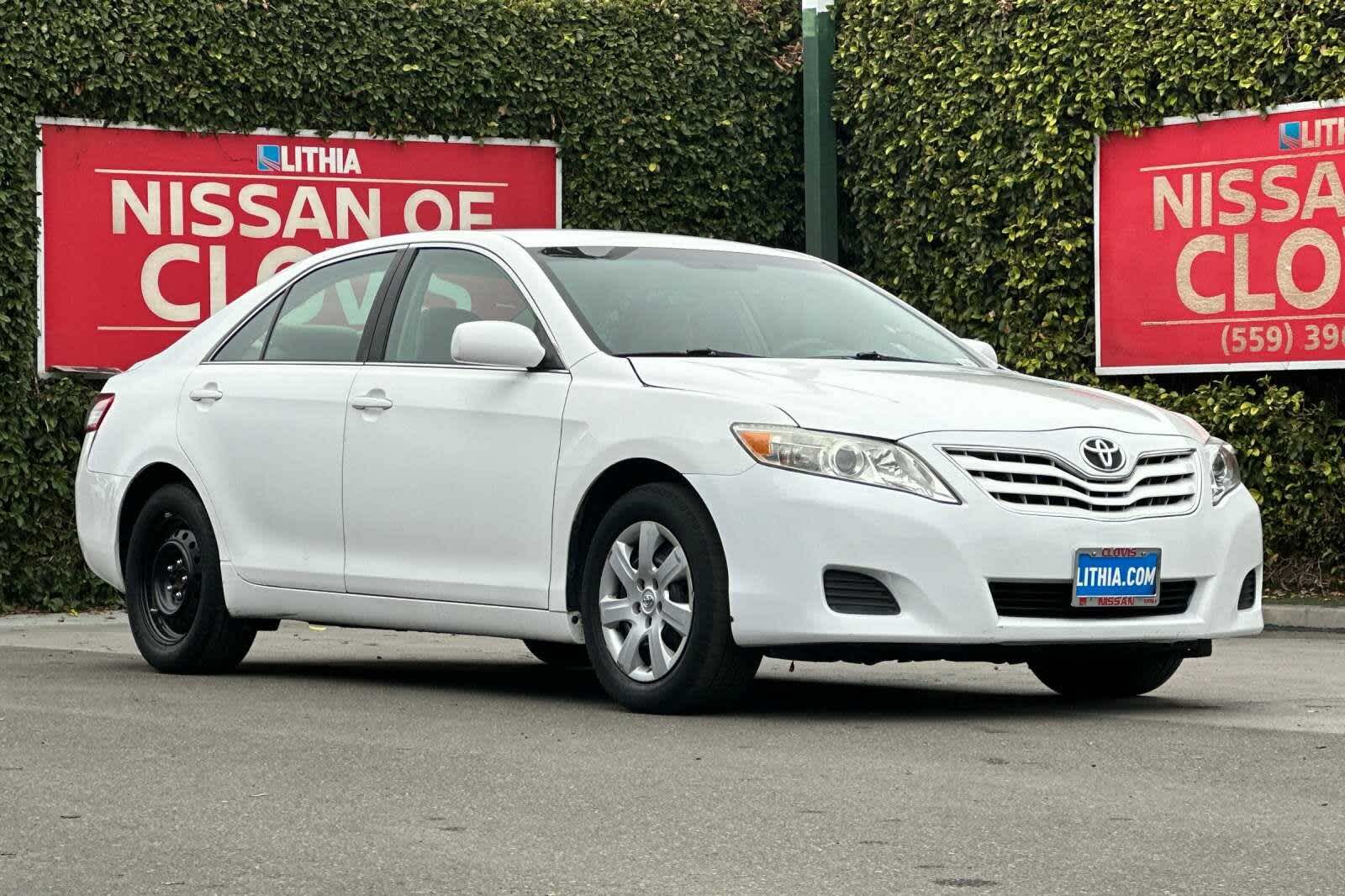 2011 Toyota Camry LE 10