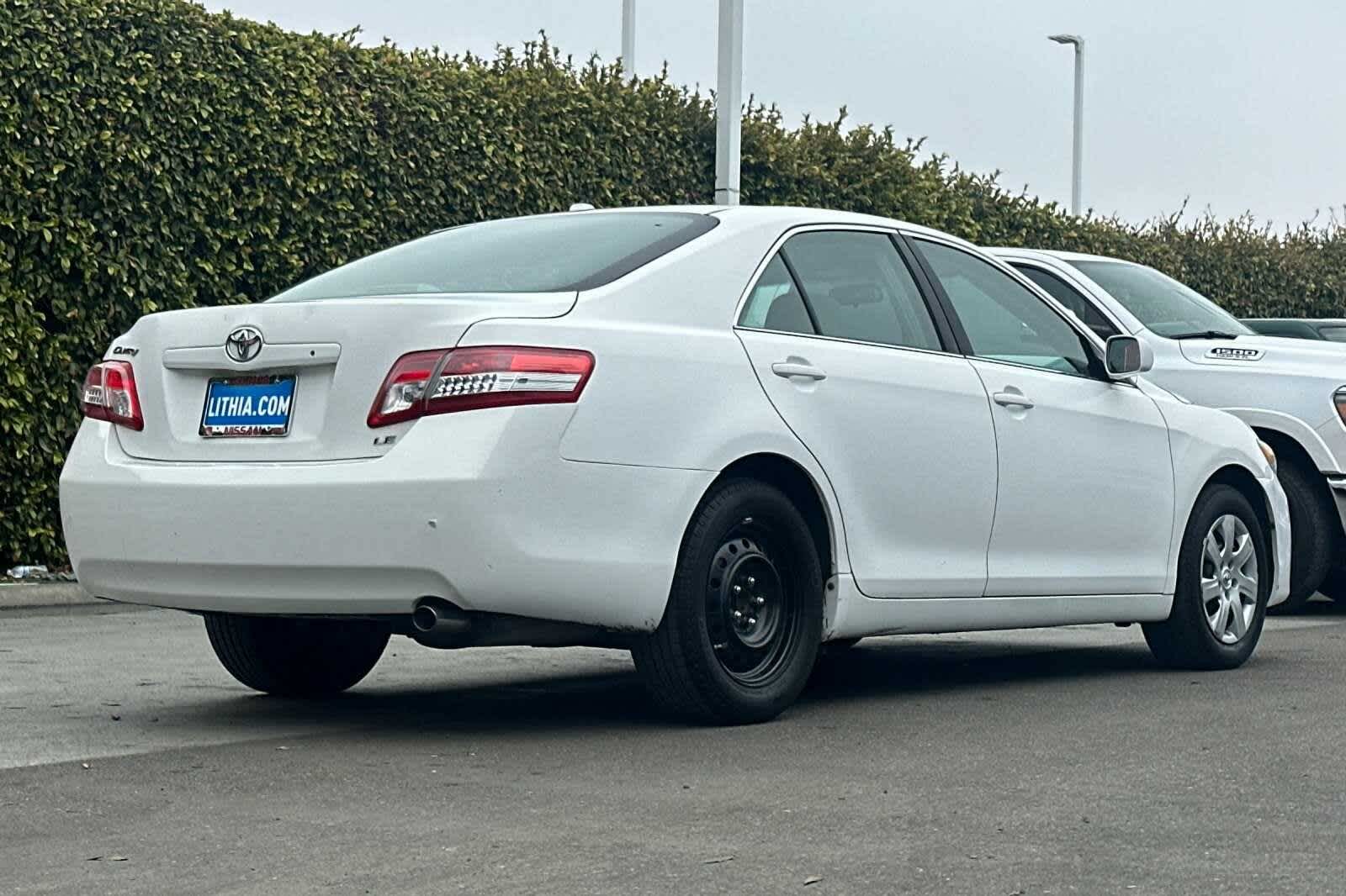 2011 Toyota Camry LE 3