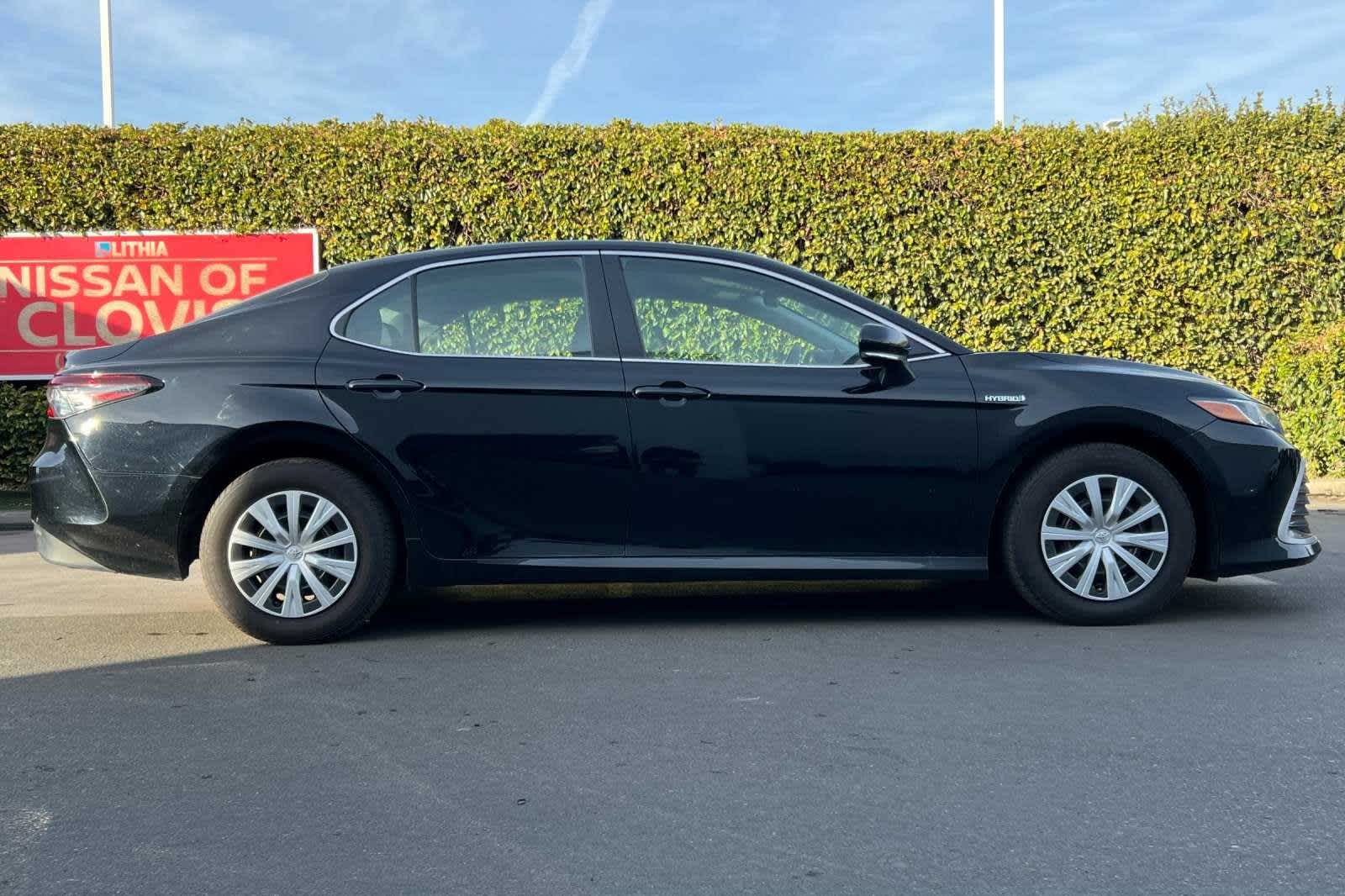 2021 Toyota Camry Hybrid LE 9