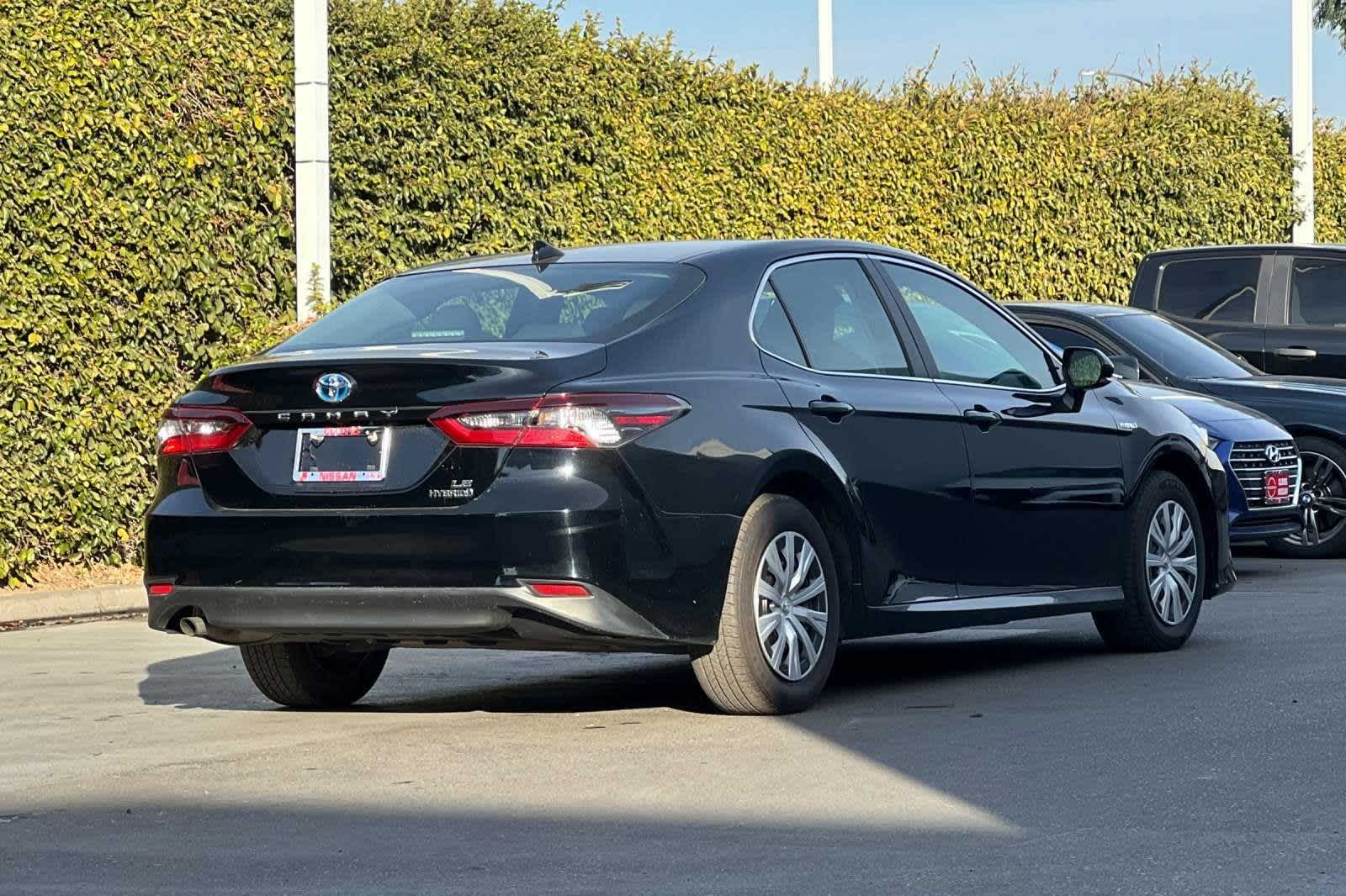 2021 Toyota Camry Hybrid LE 3