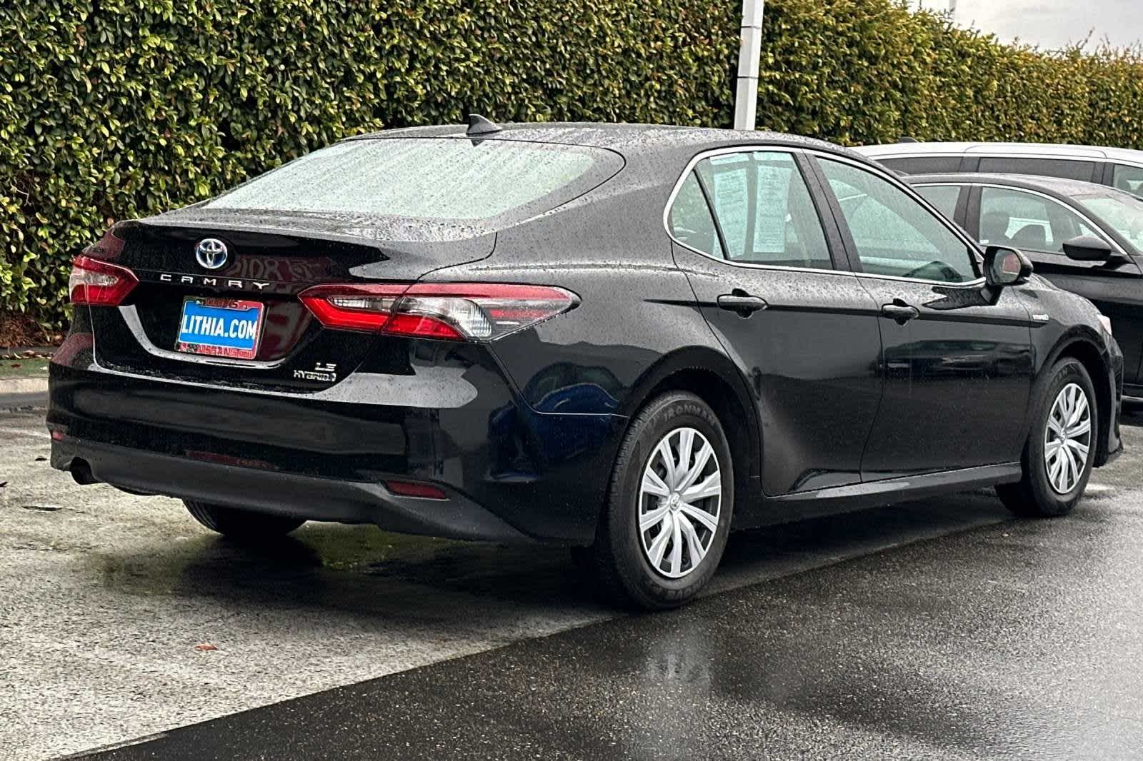 2021 Toyota Camry Hybrid LE 3