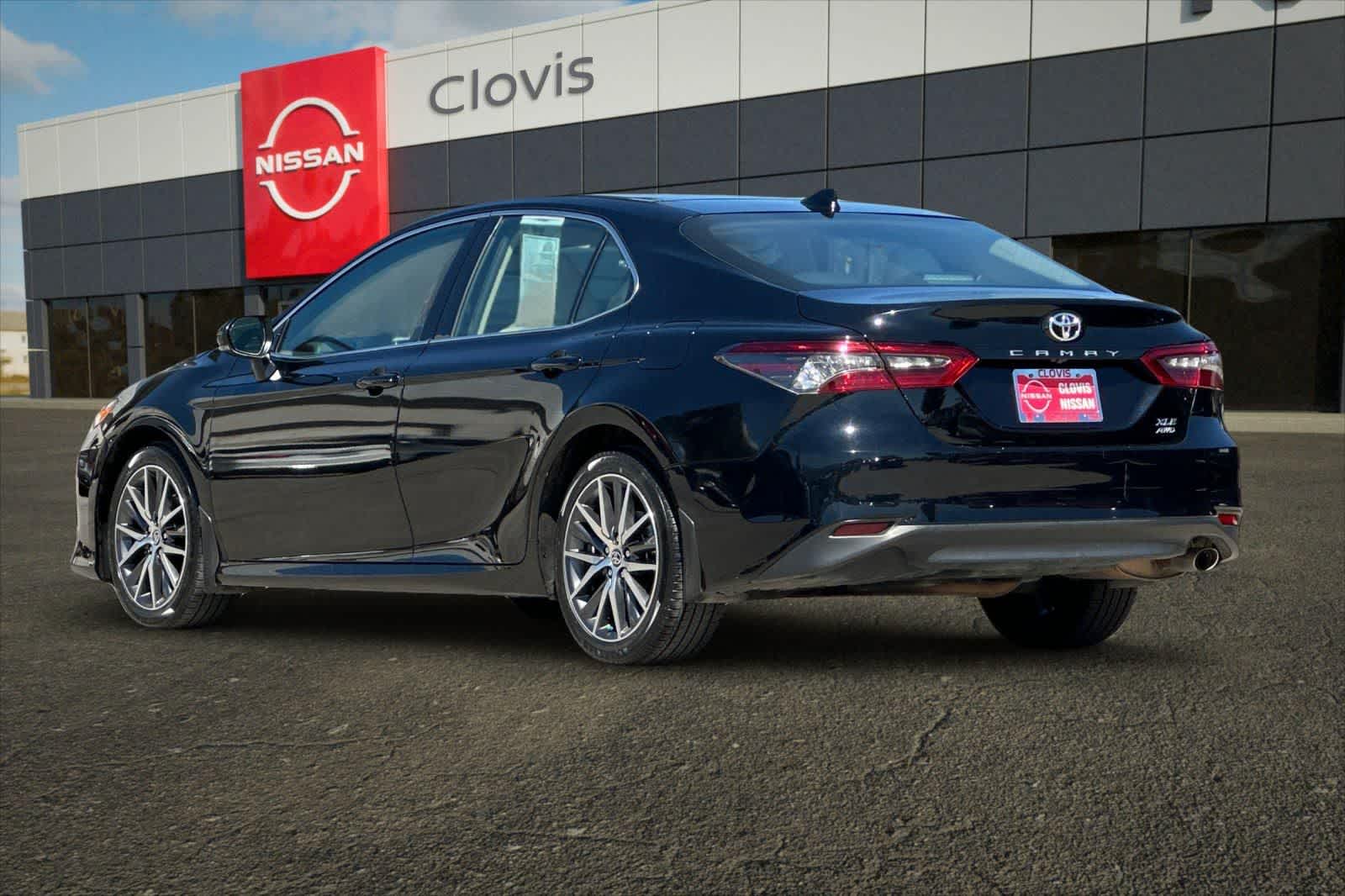 View vehicle photo 7