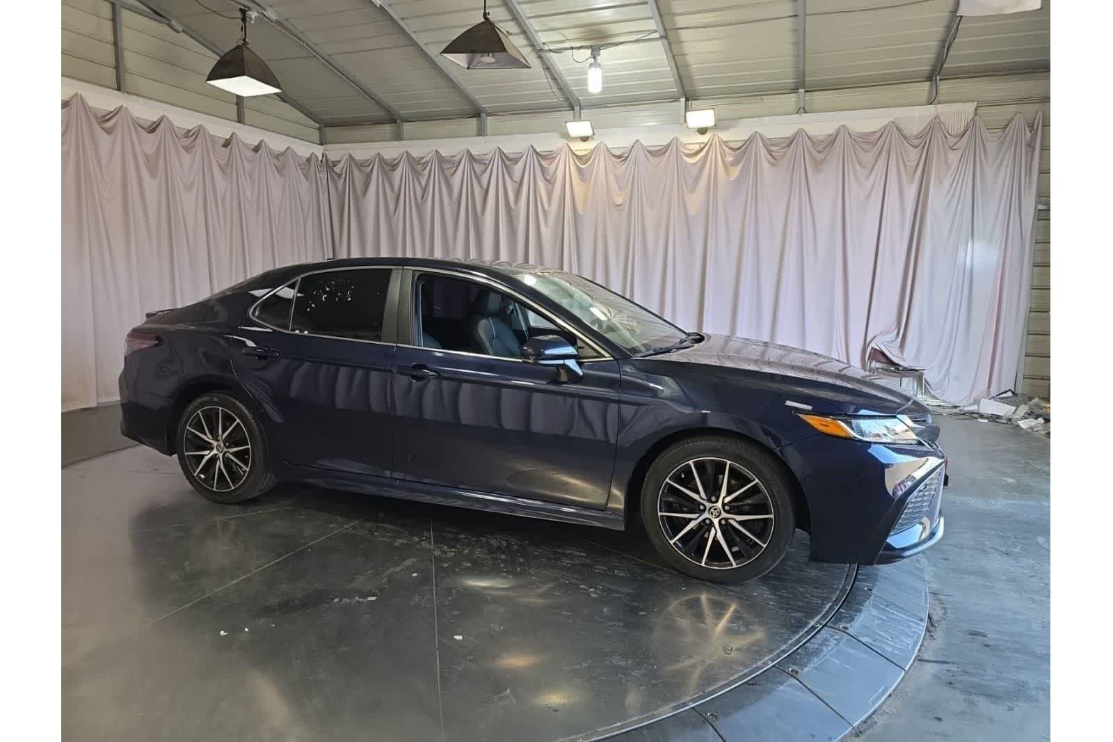 View vehicle photo 7