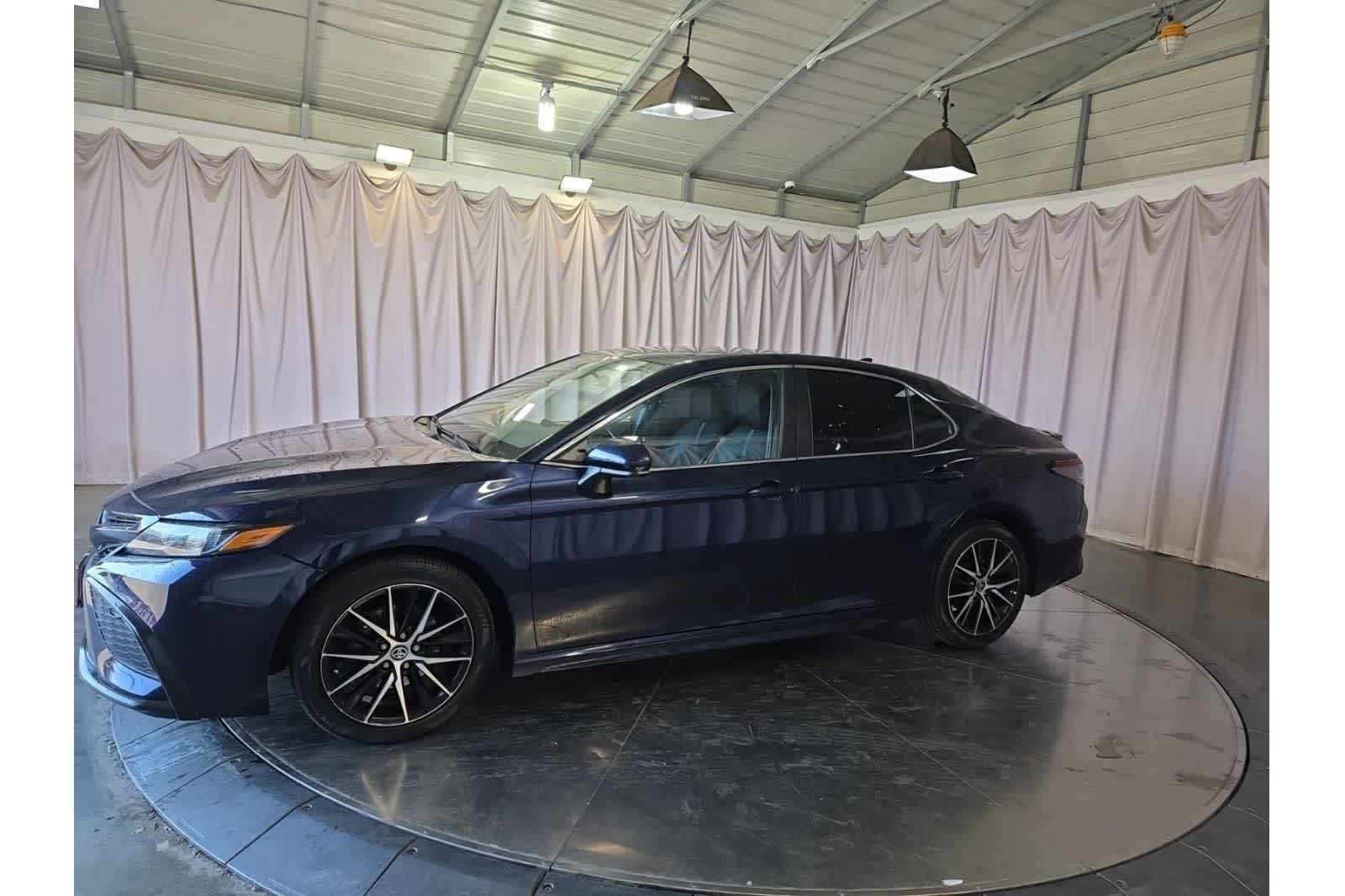 View vehicle photo 4