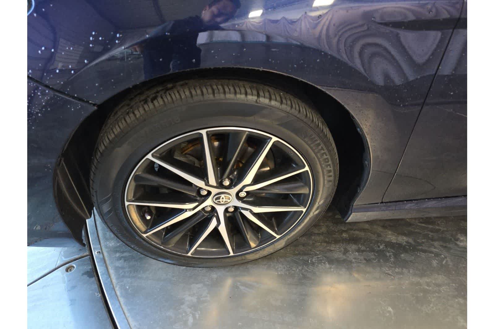 View vehicle photo 3