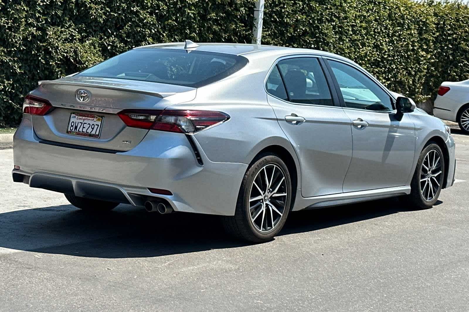 2021 Toyota Camry SE 3