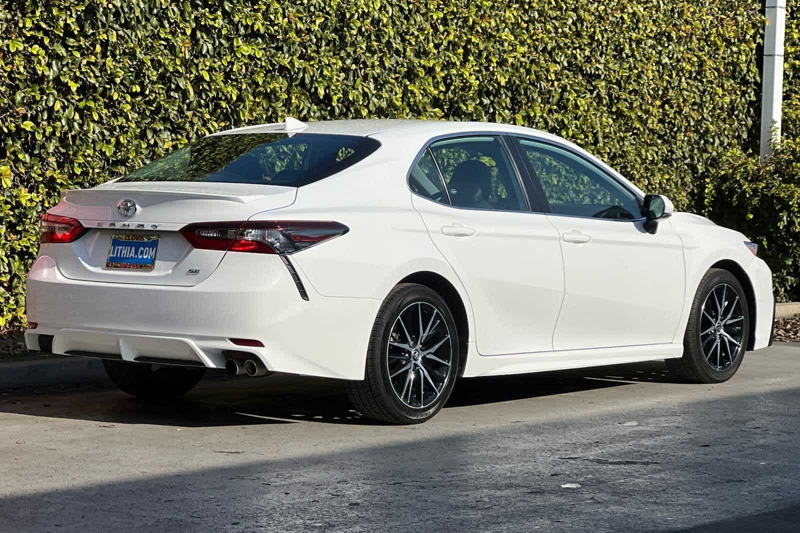 2022 Toyota Camry SE 3