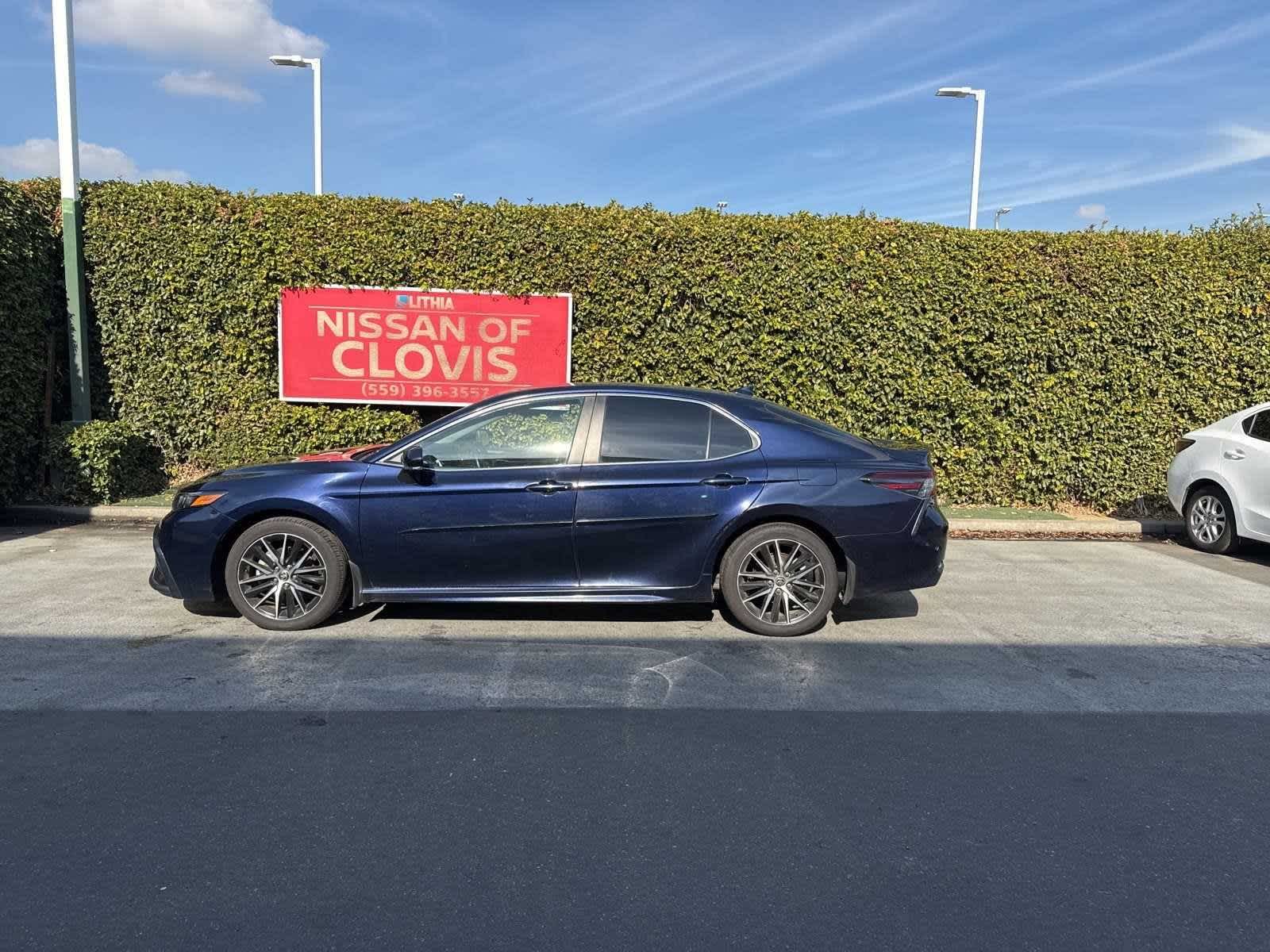 2022 Toyota Camry SE 4