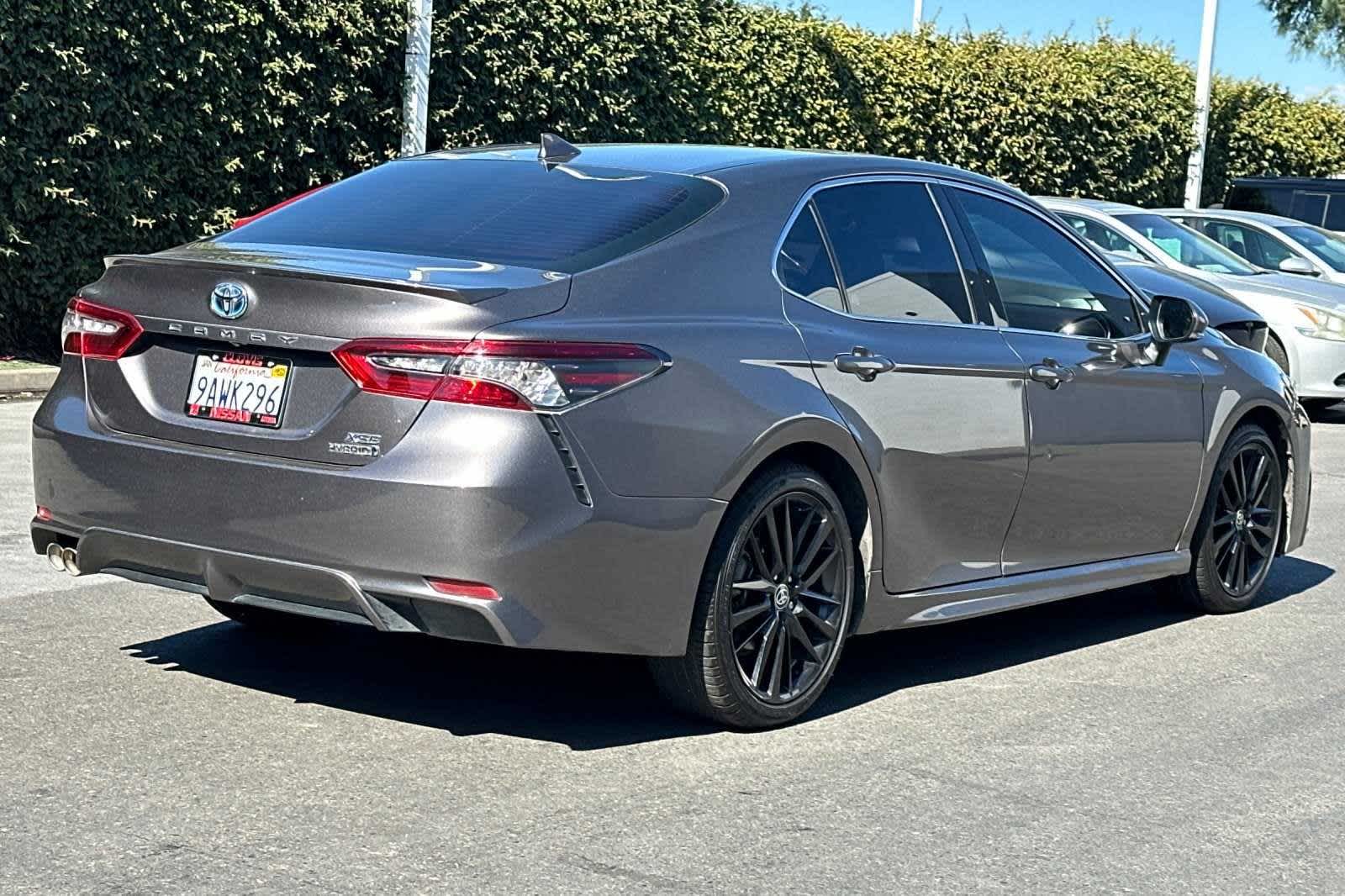 2022 Toyota Camry Hybrid XSE 3