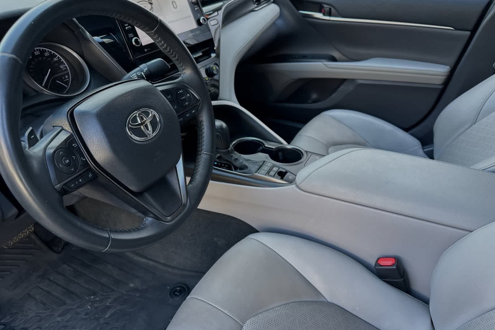 2022 Toyota Camry Hybrid XSE 14