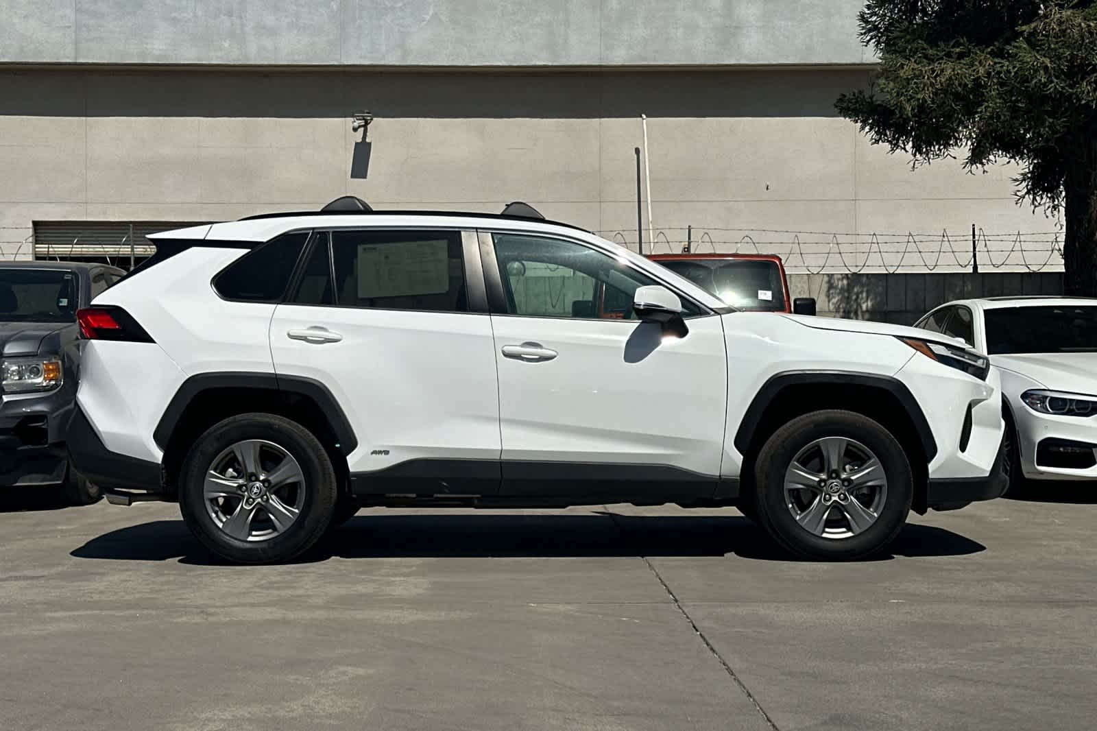 2024 Toyota RAV4 XLE - Photo 9