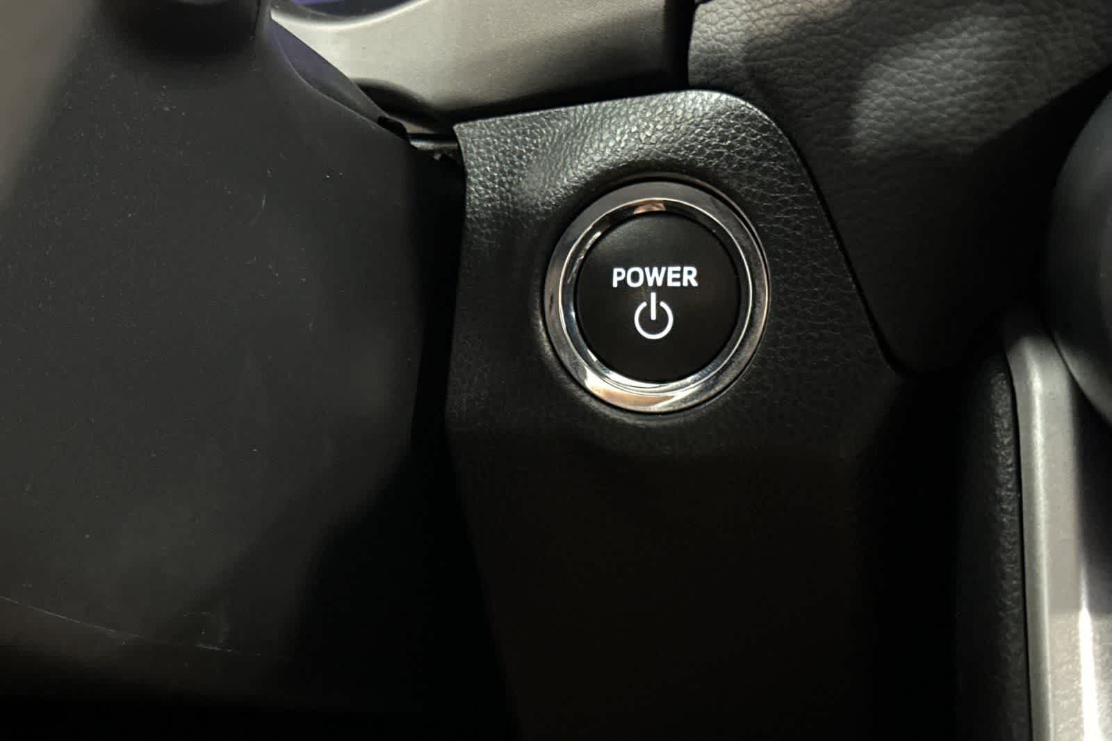 2024 Toyota RAV4 XLE - Photo 24