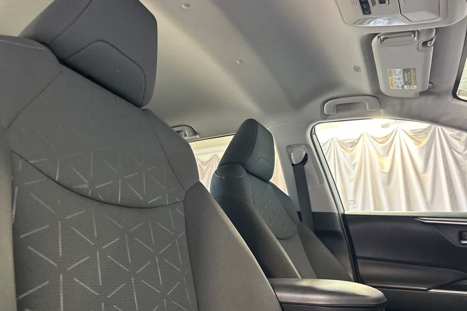 2024 Toyota RAV4 XLE - Photo 19