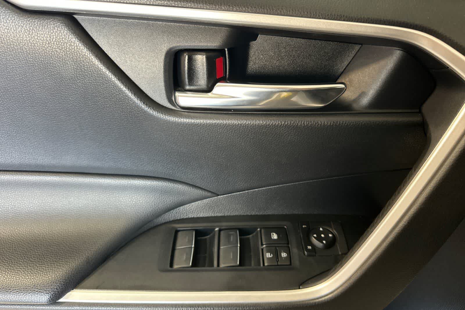 2024 Toyota RAV4 XLE - Photo 15