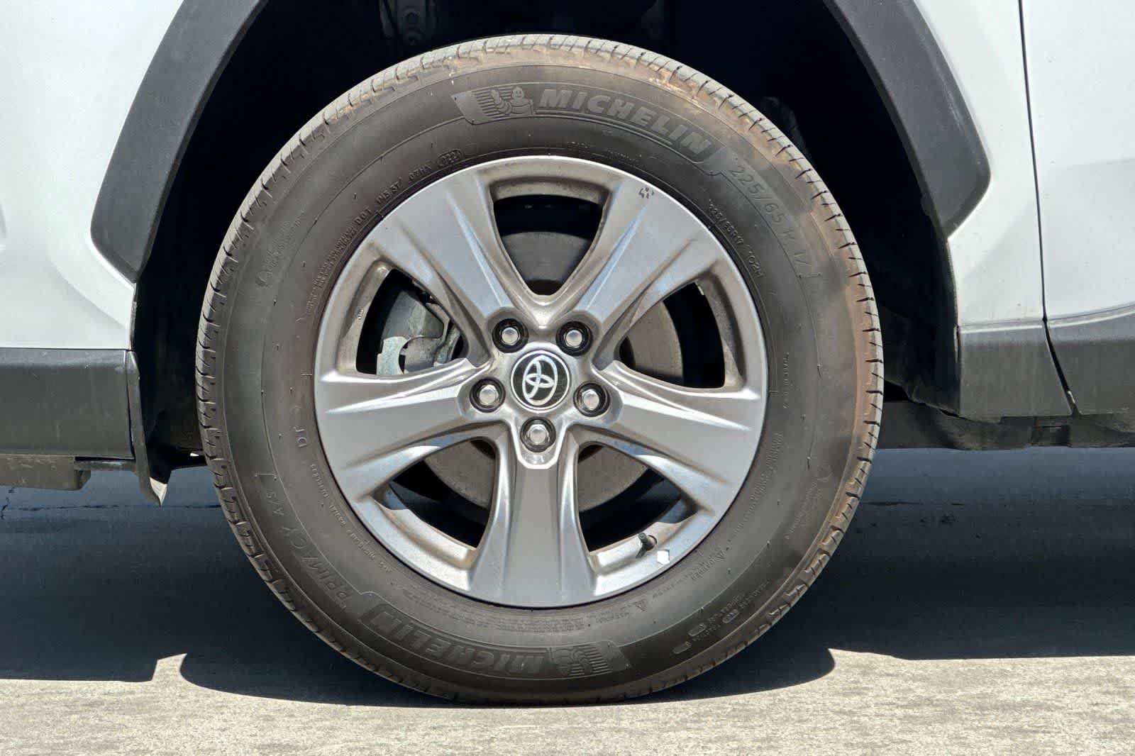 2024 Toyota RAV4 XLE - Photo 12