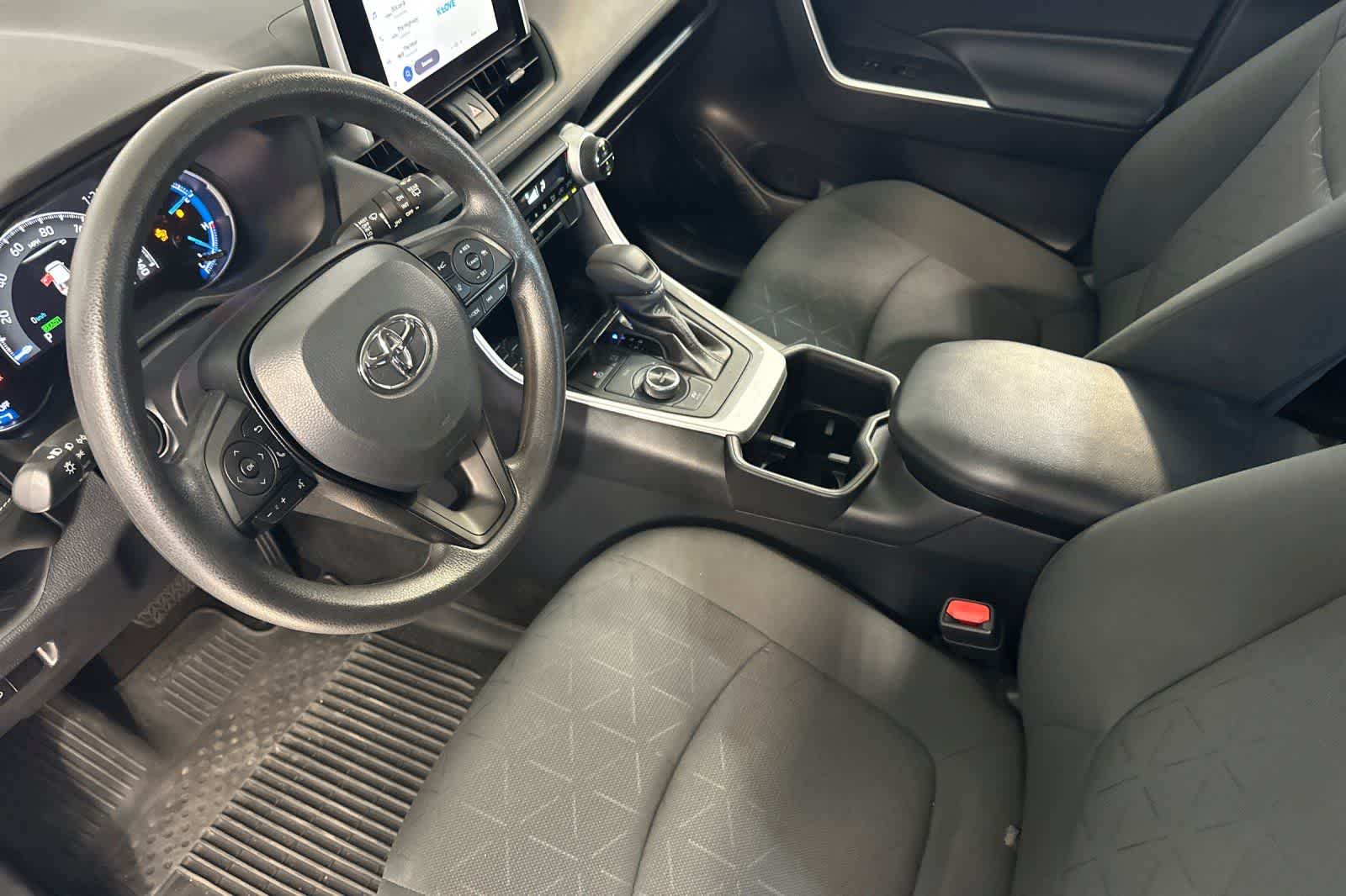 2024 Toyota RAV4 XLE - Photo 14