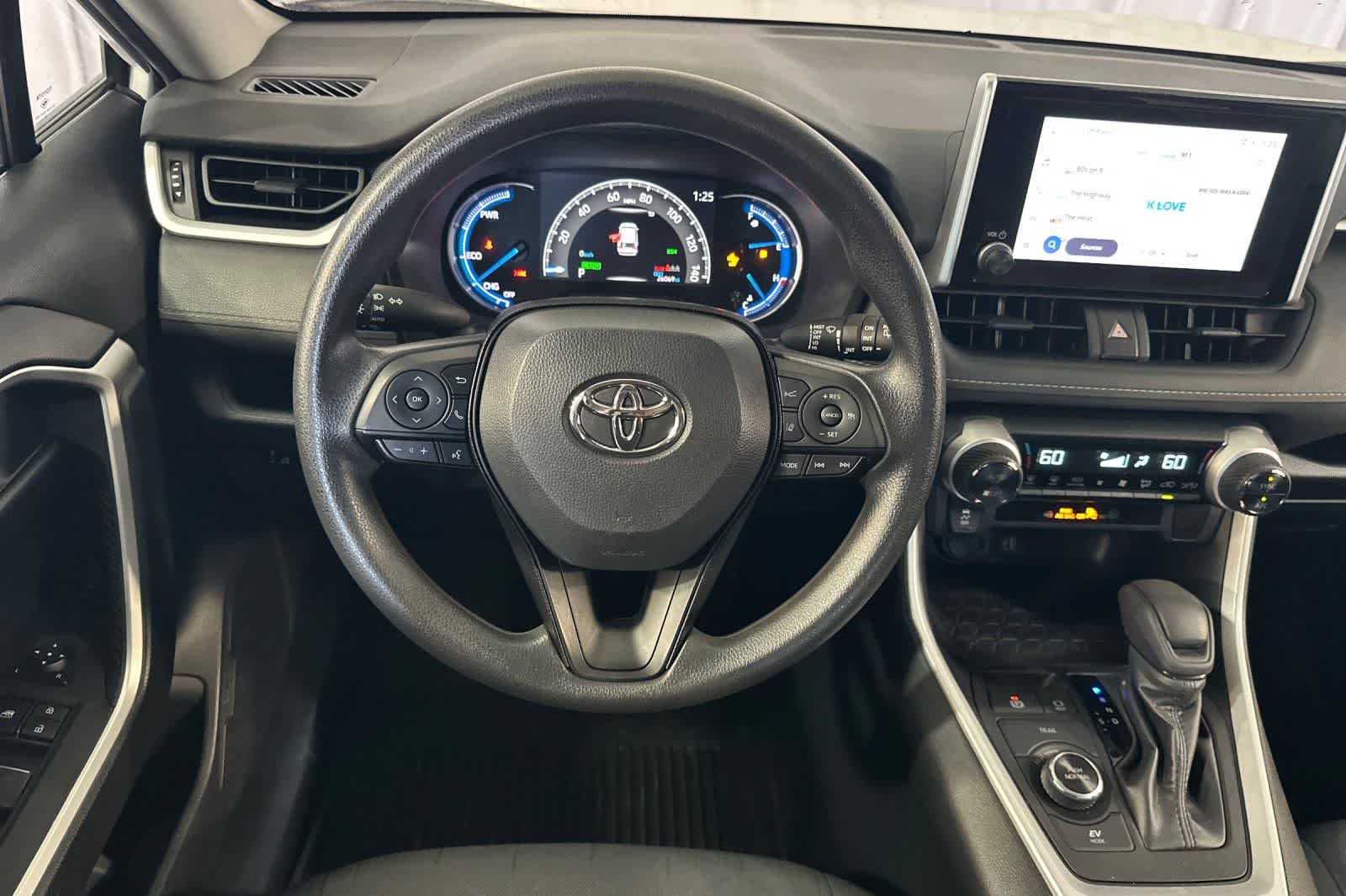 2024 Toyota RAV4 XLE - Photo 16