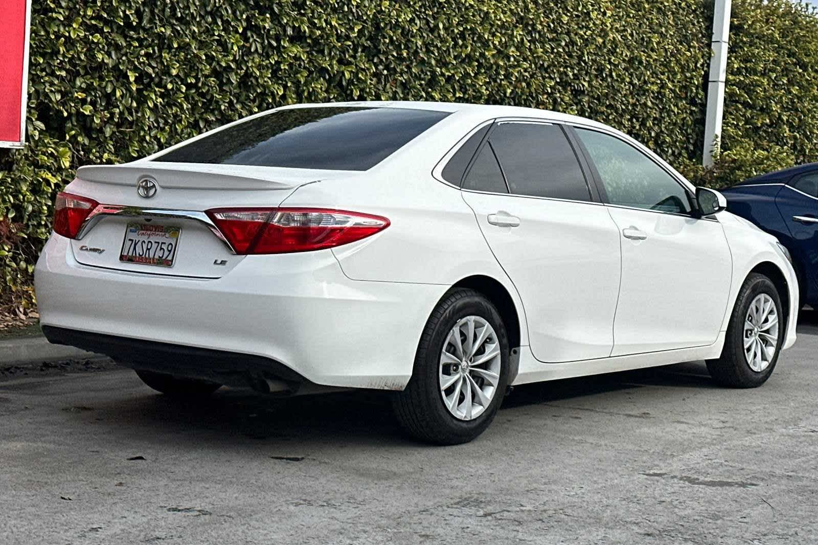 2015 Toyota Camry LE 3