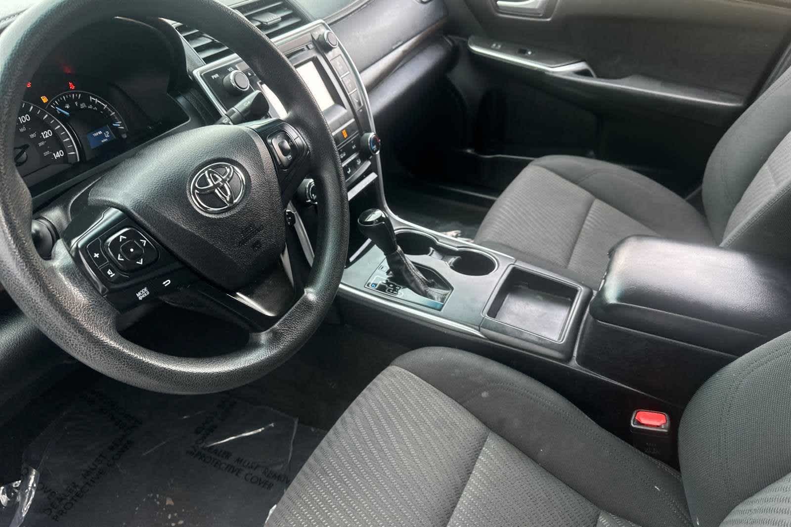 2015 Toyota Camry LE 14