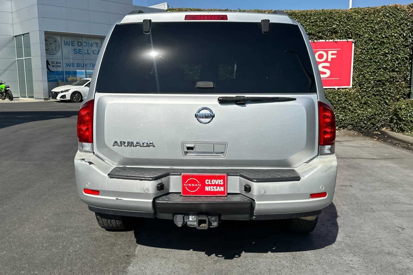 2015 Nissan Armada SV 8