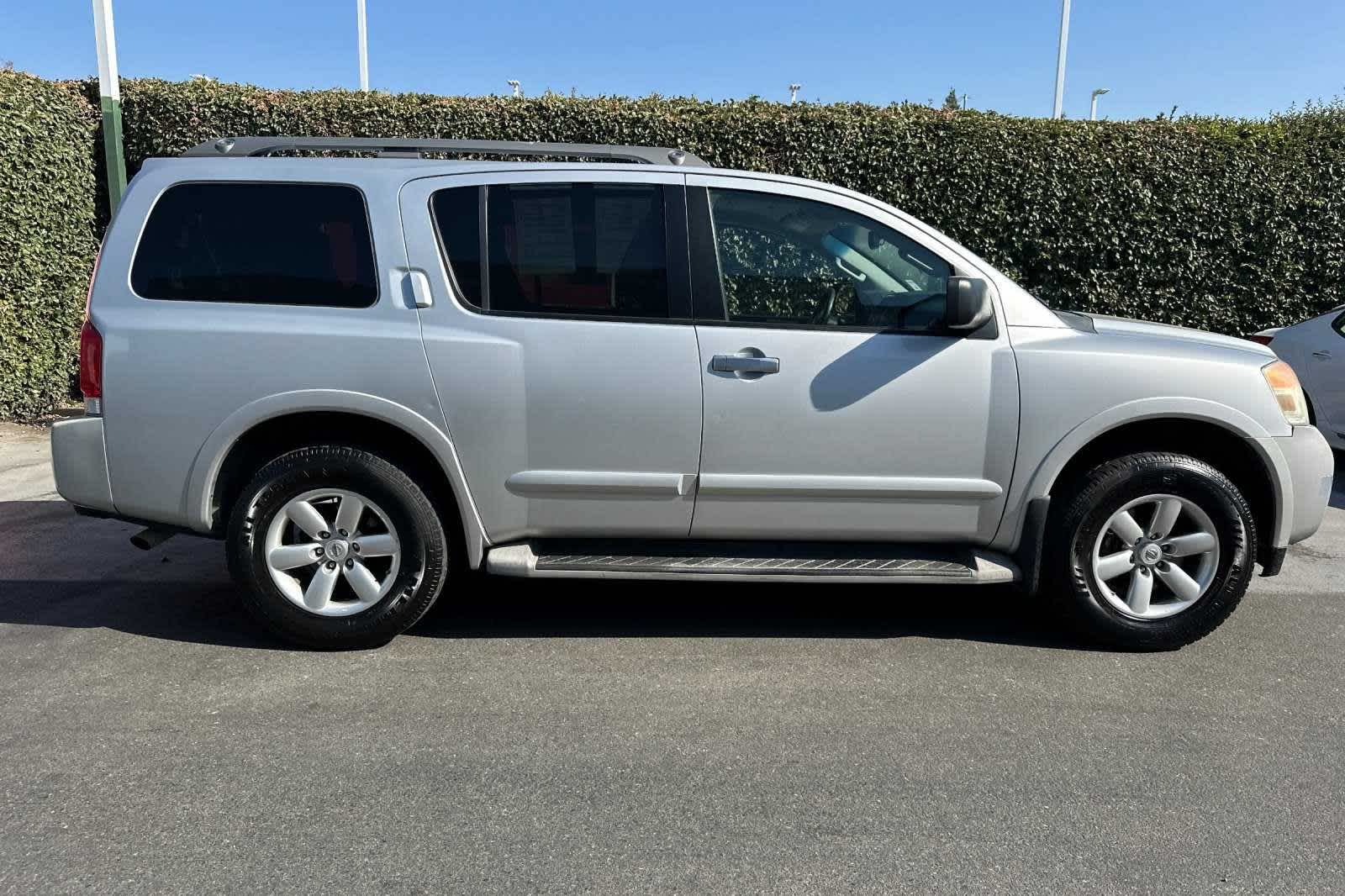 2015 Nissan Armada SV 9