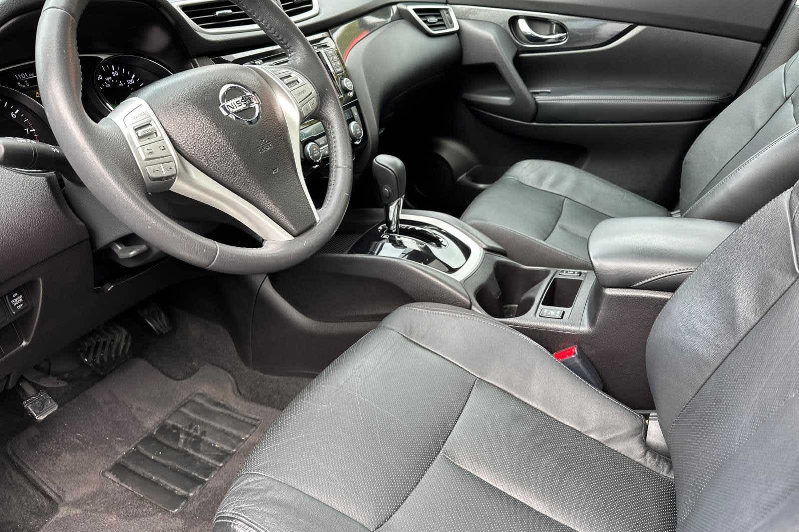 2015 Nissan Rogue SL 14