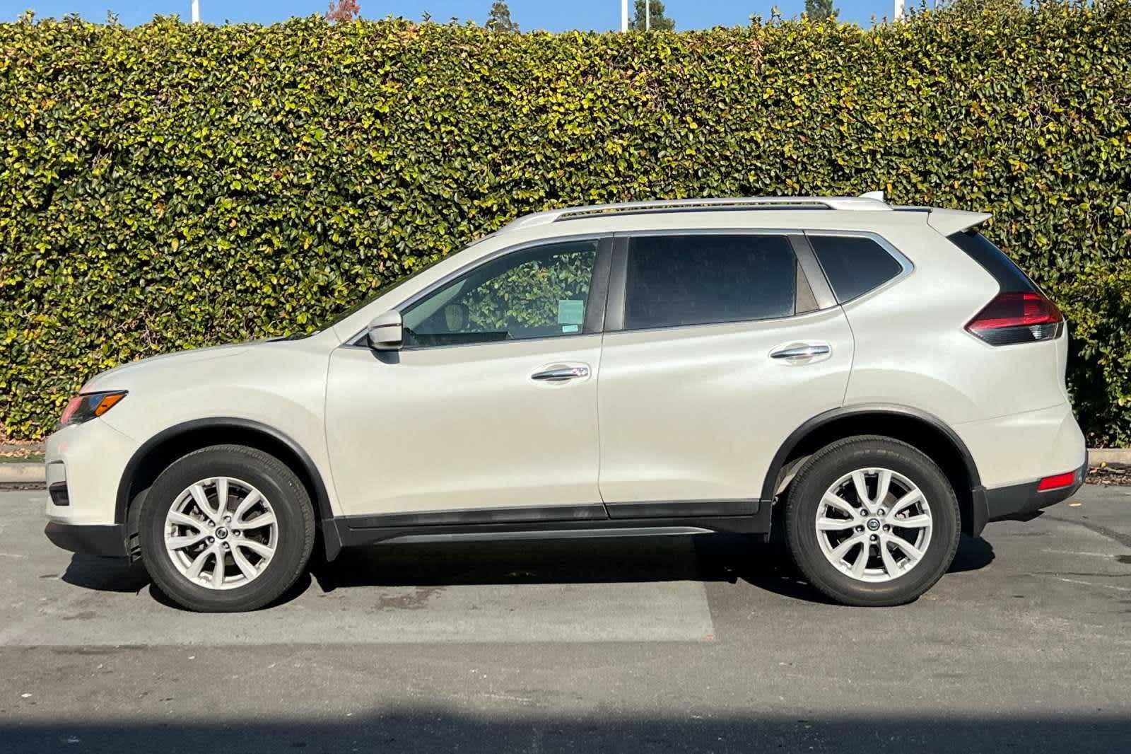 2018 Nissan Rogue SV 6