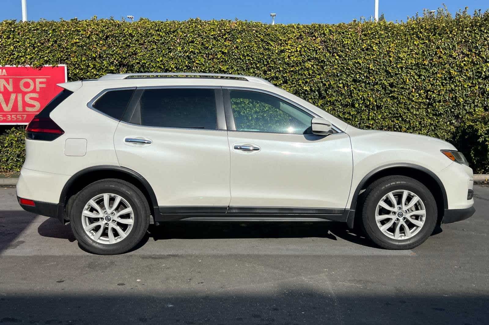 2018 Nissan Rogue SV 9