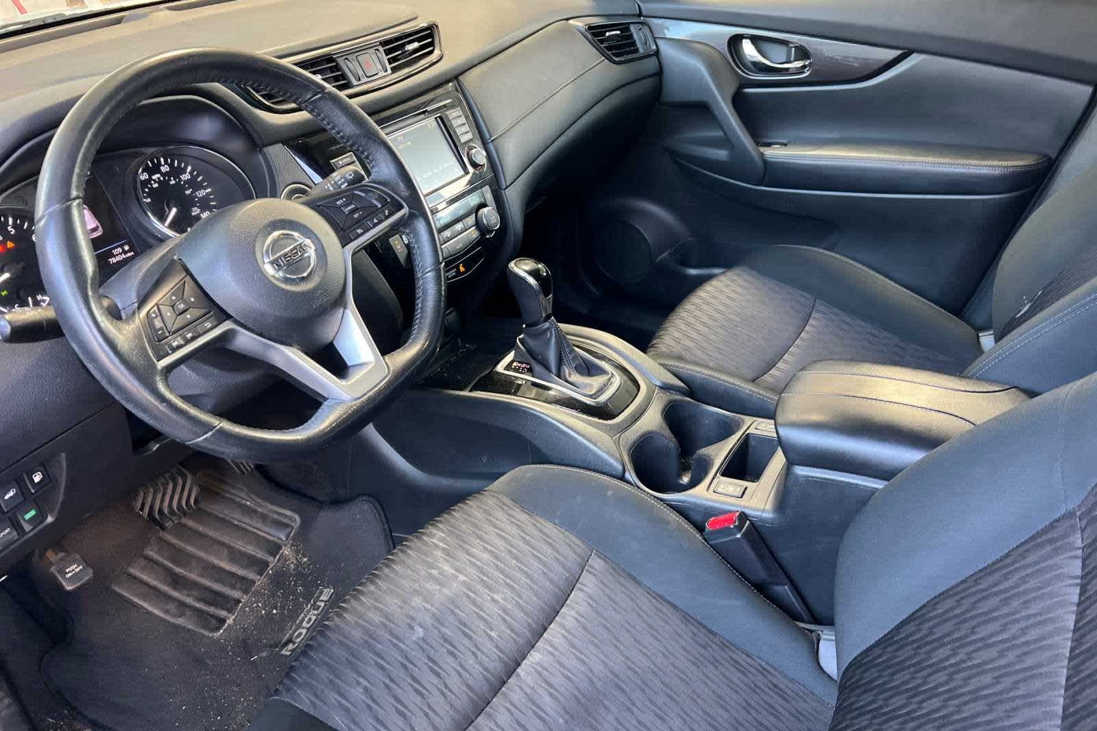 2018 Nissan Rogue SV 14