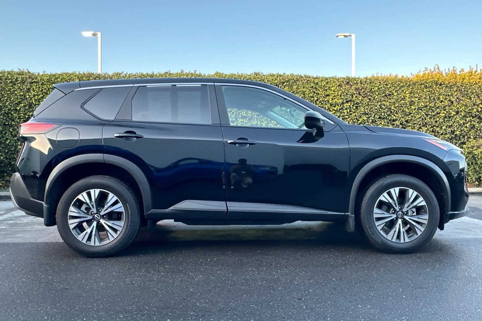 2023 Nissan Rogue SV 9