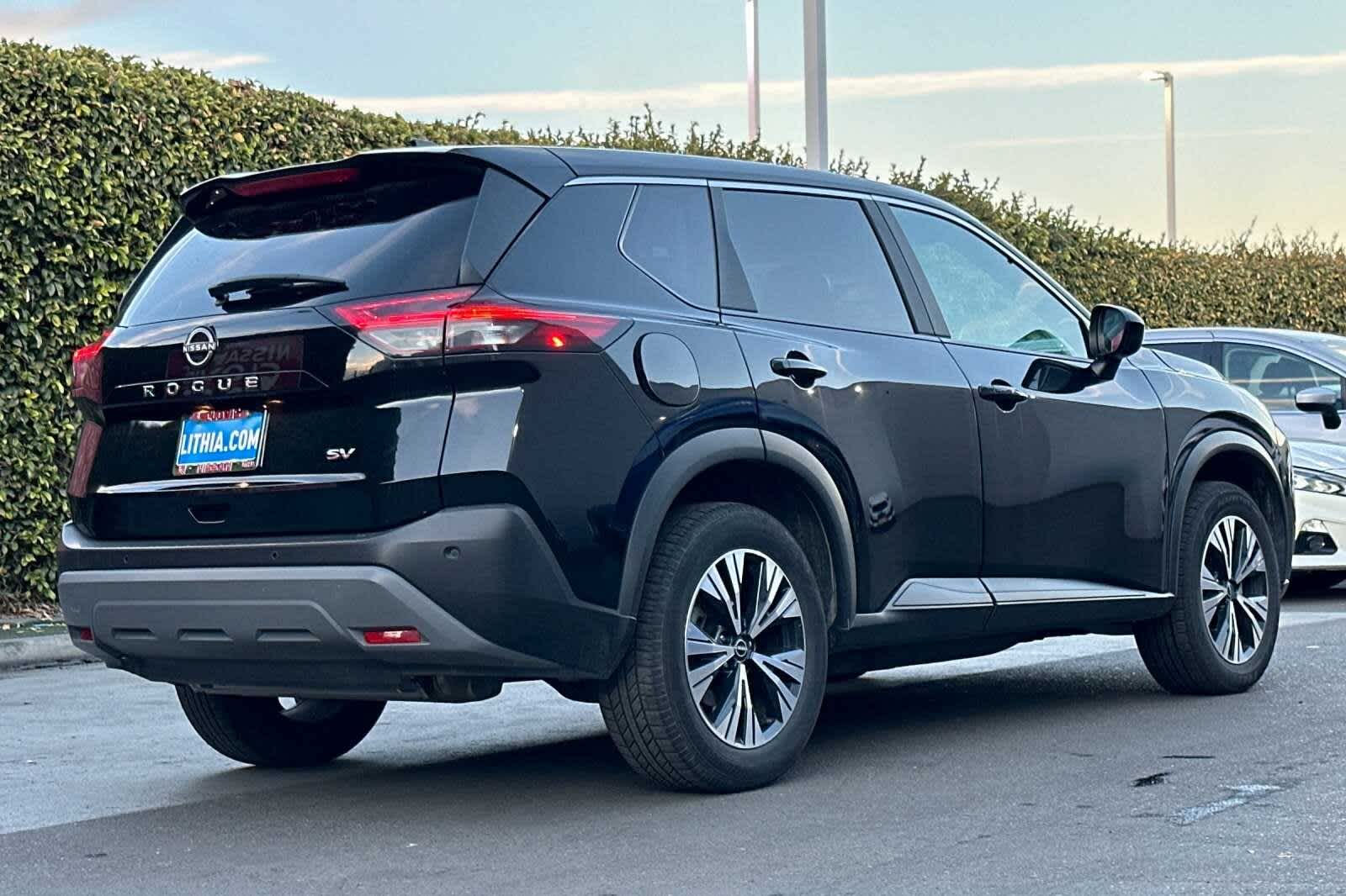 2023 Nissan Rogue SV 3